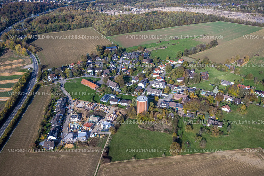 Hagen221016713 | Luftbild, Ortsansicht Haßley, Baugebiet mit Neubau Einfamilienhäuser Raiffeisenstraße, Wasserturm Haßley, Emst, Hagen, Ruhrgebiet, Nordrhein-Westfalen, Deutschland