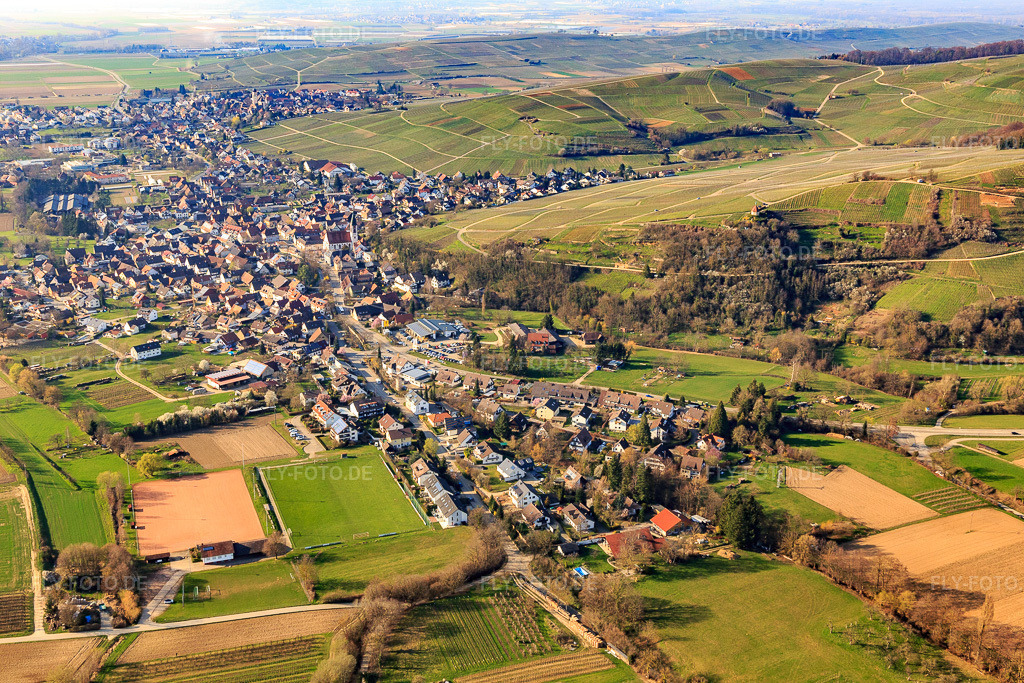 Luftbild: Schwarzwaldstr im Ortsteil Ehrenstetten in Ehrenkirchen im Bundesland Baden-Württemberg in Deutschland. Foto: IMG_112989.jpg vom 22.03.2019 durch Werner Riehm/FLY-FOTO.de