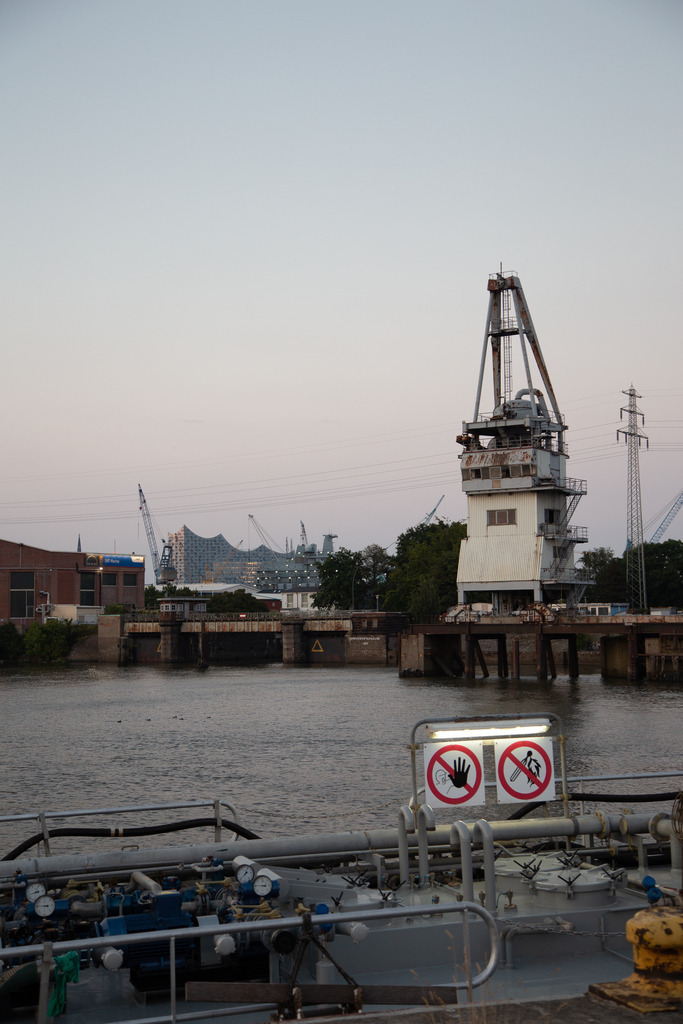 Der echte Hamburger Hafen 10 - URBANISTER | Durch die Stadt gehen, als wohnte man woanders. Fotografie, subjektiver Urbanismus und aktiver Müßiggang. - Realisiert mit Pictrs.com