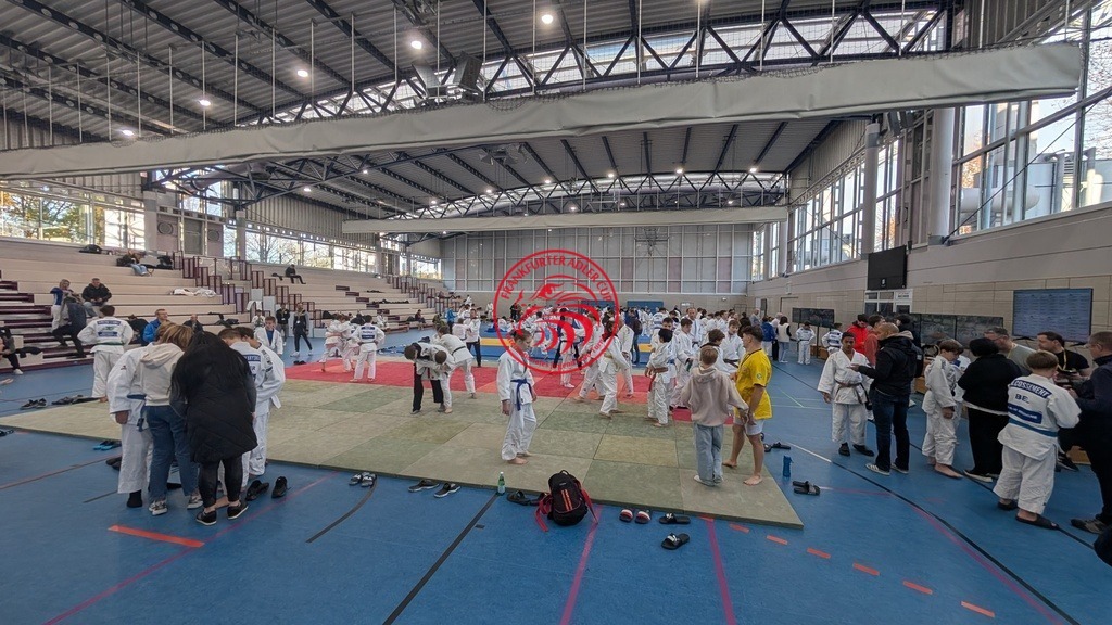 1000108023 | Fotos vom Adler Cup - Pictures from Adler Cup

Hier findet Ihr alle Eindrücke und großen Momente der Adler Cup Wochenenden. Here you will find all impressions and great moments of the Adler Cup weekends. - Realisiert mit Pictrs.com