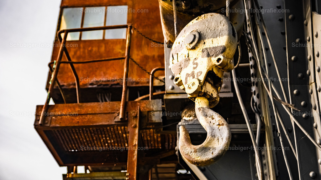 DSCF1991 | Ferropolis ist ein Industriemuseum und Veranstaltungsort in Gräfenhainichen östlich von Dessau-Roßlau auf einer Halbinsel im Gremminer See, dem ehemaligen Tagebau Golpa-Nord. Ferropolis ist Ankerpunkt der Europäischen Route der Industriekultur. Wikipedia - Realisiert mit Pictrs.com