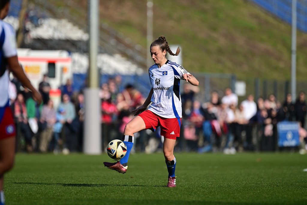 Fußball I Frauen I Saison 2024-2025 I 2. Bundesliga I 17. Spieltag I Hamburger SV - FC Bayern München II | Der Sportfotograf. - Realisiert mit Pictrs.com