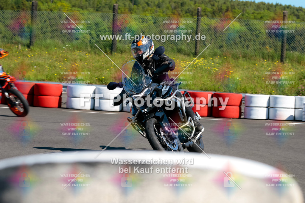 Moto-TeamOBK-21756 | Hier findet Ihr Bilder von Touristenfahrten auf der Nürburgring Nordschleife oder von anderen Veranstaltungen die ich besucht habe. Viel Spass beim Durch Schauen 