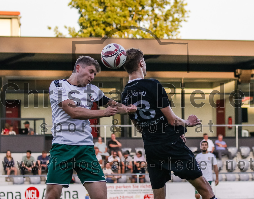 2023-08-18_038_FC_Schwaig_gegen_TSV_Kastl | Oberding, Deutschland, 18.08.2023:
Fußball, Landesliga Südost 2023 / 2024, 7. Spieltag, FC Schwaig gegen TSV Kastl, Endergebnis: 2:2

Tobias Jell (FC Schwaig, #2), Marco Unterholzner (TSV Kastl, #18)

Foto: Christian Riedel / fotografie-riedel.net