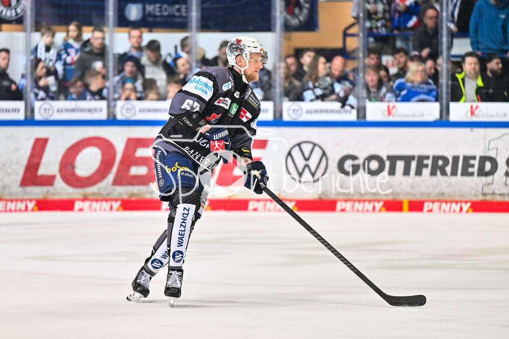 Iserlohn Roosters - Augsburger Panther | am Puck Stanislav DIETZ (Iserlohn Roosters 67) / Einzelfoto / Freisteller / DEL: Iserlohn Roosters - Augsburger Panther, Eissporthalle Iserlohn am 07.03.2025