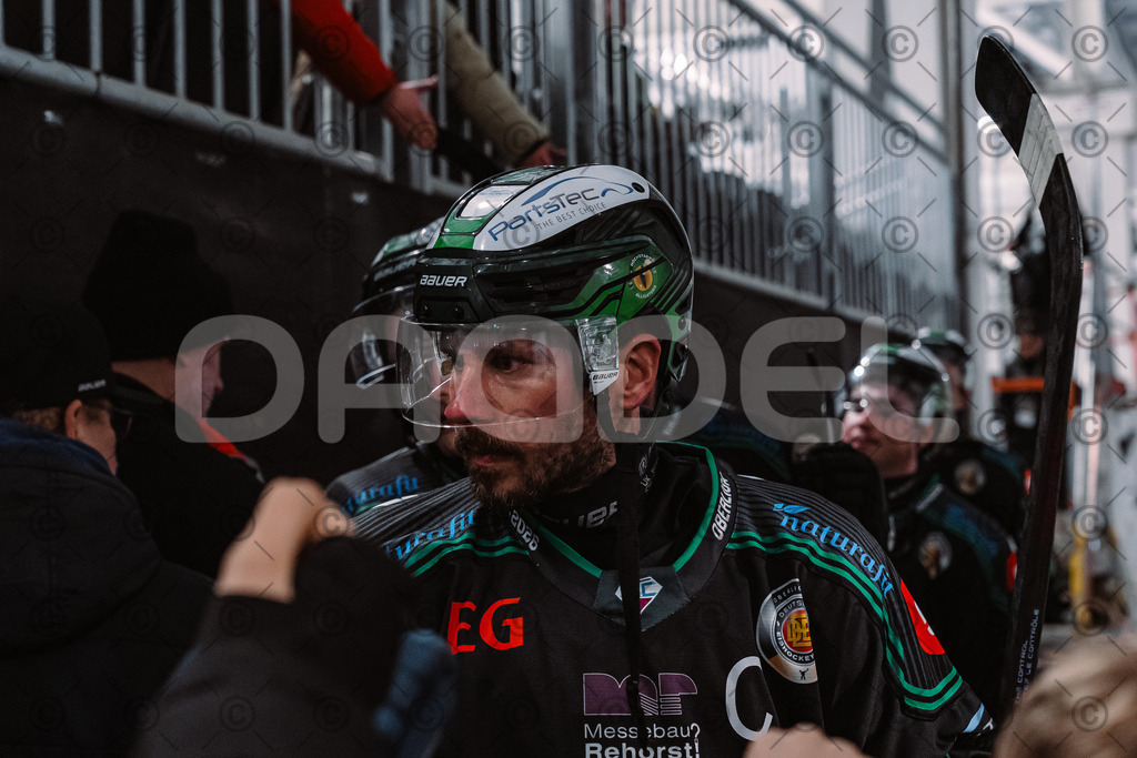 Alligators_vs_Deggendorf_30_11_2025-107 | Höchstadt Alligators Fotogalerie: Eishockey-Action aus Franken. Professionelle Spielfotos, Portraits & Stadionbilder zum Download. Jetzt entdecken! - Realisiert mit Pictrs.com