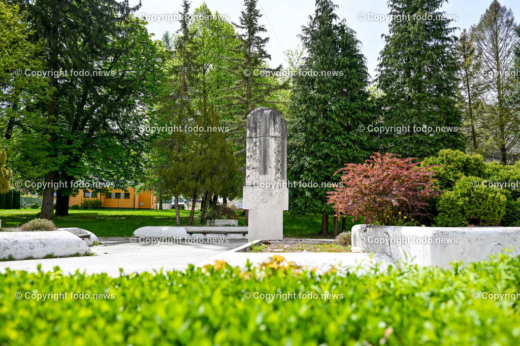 Slowakei_ Trenciansky kraj_ Trencianske Teplice_ 22.04.2025-3 | 22.04.2025, Slowakei, SVK, Trenciansky kraj, Trencianske Teplice, im Bild Trencianske Teplice, Trentschin-Teplitz, Stadt im Westen der Slowakei, Kurort mit Sehenswuerdigkeiten, Hotels aus der Zeit der habsburgischen Monarchie, einem Kurpark sowie alten Badehaeusern, Stadtansichten, Gebaeude, Architektur, Park, Strassen, Haeuser, Infrastruktur,  Denkmaeler, Kultur