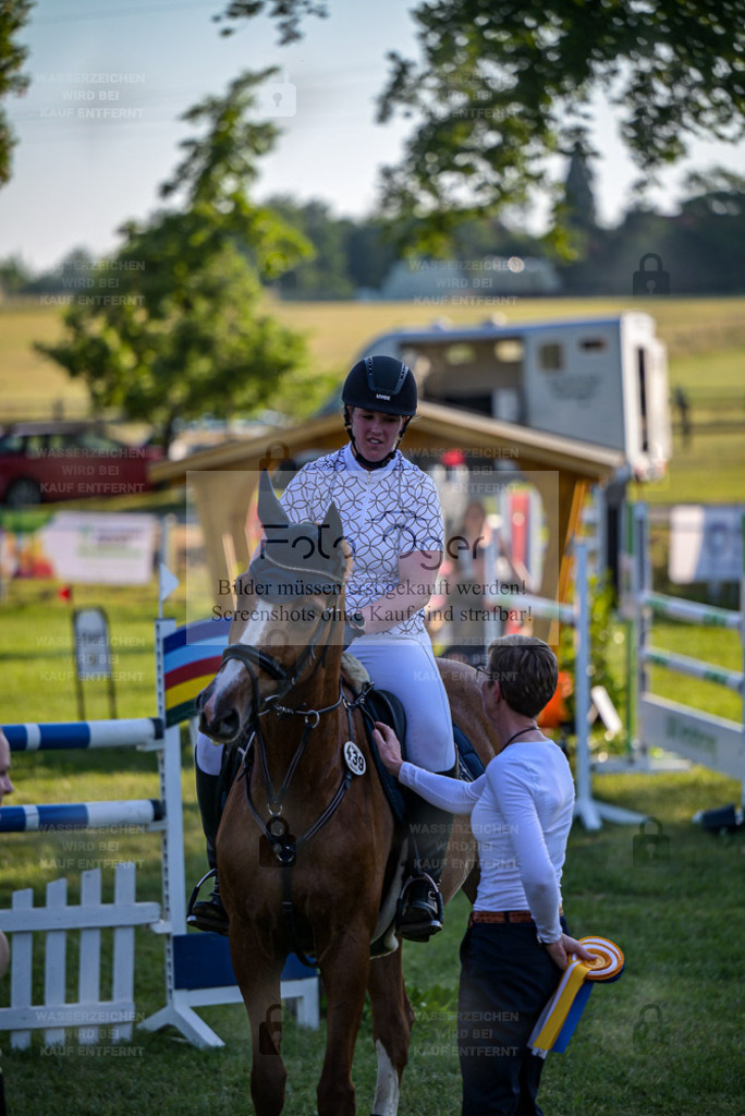 Reitturnier Voxtrup | Entdecke hochwertige Reitturnierfotos von Foto Oger. Professionell, emotional und authentisch – jetzt Lieblingsmomente im Shop bestellen. - Realisiert mit Pictrs.com