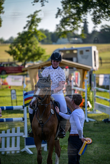 Reitturnier Voxtrup | Entdecke hochwertige Reitturnierfotos von Foto Oger. Professionell, emotional und authentisch – jetzt Lieblingsmomente im Shop bestellen. - Realisiert mit Pictrs.com