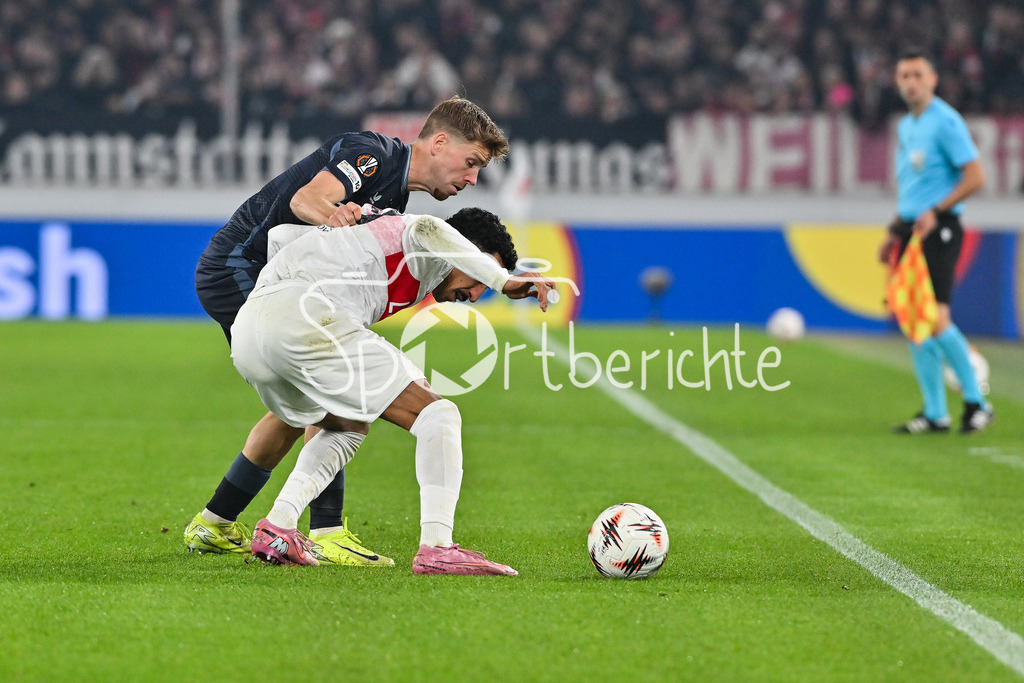 VfB Stuttgart - Feyenoord Rotterdam | STUTTGART, DEUTSCHLAND - 6. NOVEMBER: im Duell Tiago TOMAS (VfB Stuttgart 8) und Gijs SMAL (Feyenoord Rotterdam 5) beim Ligaspiel zwischen dem VfB Stuttgart und Feyenoord Rotterdam am 4. Spieltag der Europa League in der MHP-Arena am 06.11.2025
