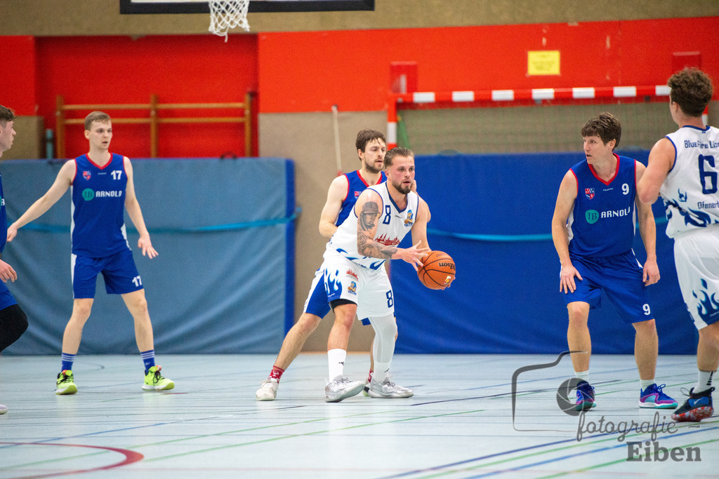 SV Ofenerdiek-TuS Ofen | SV Ofenerdiek (weiß)-TuS Ofen (blau) am 18.02.2024 in Ofenerdiek (Sporthalle Lagerstraße), Deutschland, Photo: Philip Eiben 2023 - Realisiert mit Pictrs.com