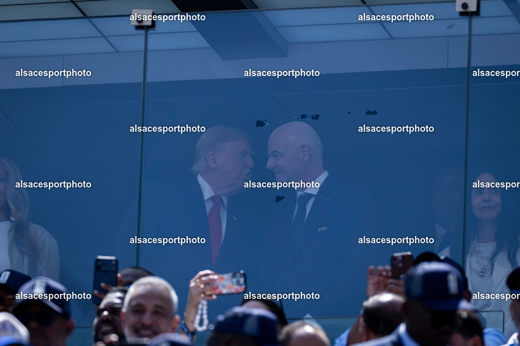 FOOTBALL : Argentine vs Espagne – Finale de la Coupe du Monde FIFA 2026. New York New Jersey Stadium, East Rutherford, New Jersey, États-Unis. 19/07/2026. | Le président des États-Unis Donald Trump et le président de la FIFA Gianni Infantino assistent à la finale de la Coupe du Monde de la FIFA 2026 entre l'Argentine et l'Espagne depuis la tribune officielle du New York New Jersey Stadium d'East Rutherford, New Jersey, États-Unis, le 19 juillet 2026.