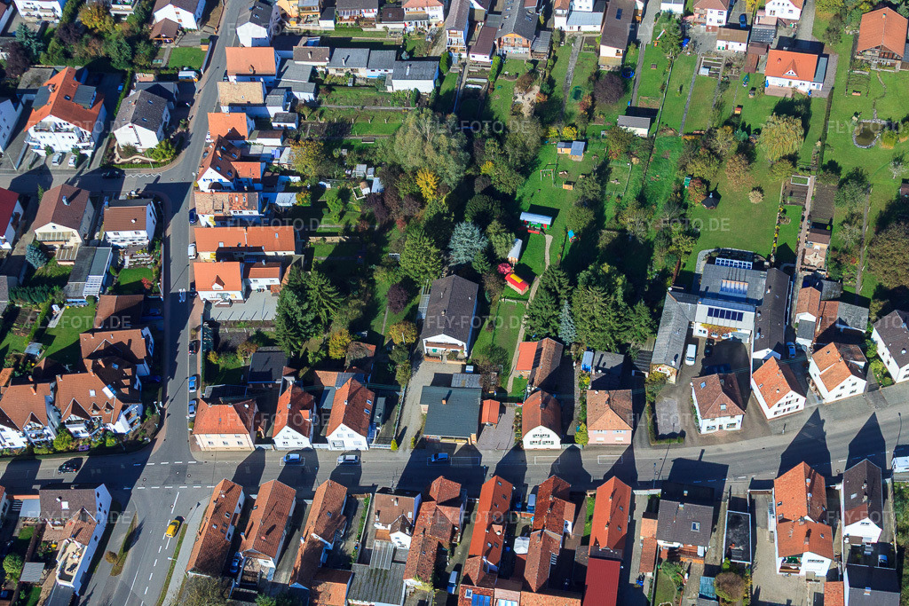 Luftbild: Saarstraße Villa Kunterbunt in Kandel im Bundesland Rheinland-Pfalz in Deutschland. Foto: IMG_34503.jpg vom 26.10.2010 durch Werner Riehm/FLY-FOTO.de