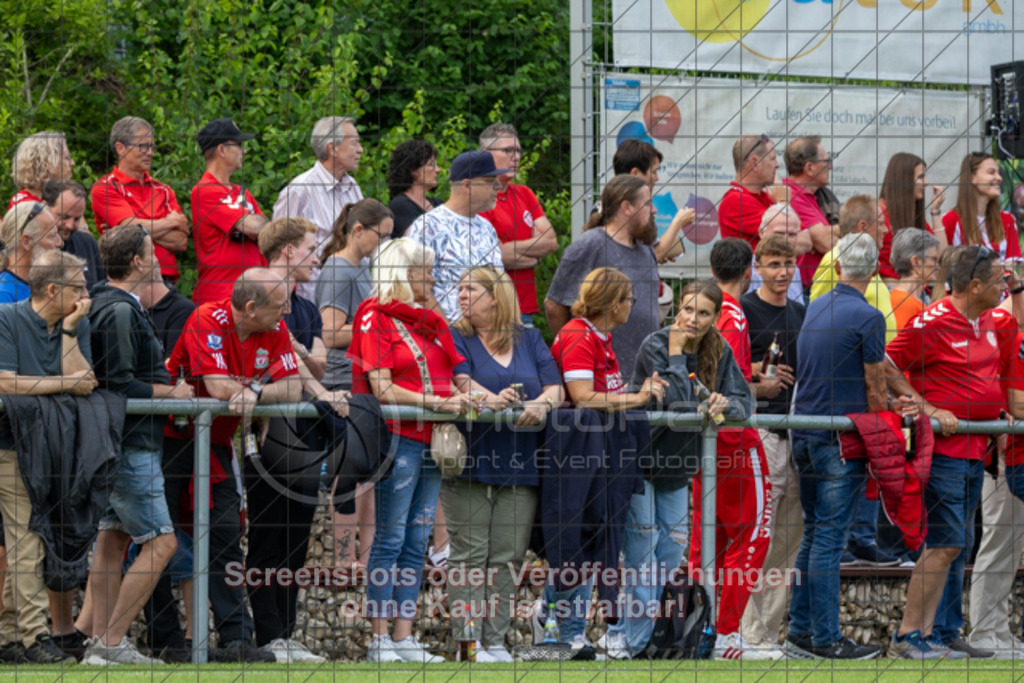 20250616_190117_0375 | #,  TV Eybach (weiß) vs. 1.FC Donzdorf II (rot), Fussball, Entscheidungsspiel 3 in Kreisliga A3 - Bezirk Neckar/Fils, Saison 2024/2025, Rasensportplatz, Staufenecker Str. 41, 73084 Salach, 16.06.2025 - 18:30 Uhr,Foto: PhotoPeet-Sportfotografie/Peter Harich