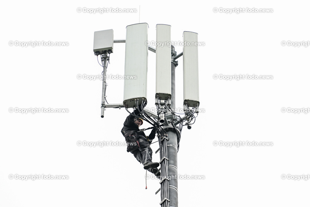 Mobilfunktechniker_ 19.04.2023-3 | 19.04.2023, Sattledt, AUT, Mobilfunk, Mobilfunktechniker, Handymast, im Bild Mobilfunk, Mobilfunktechniker, Handymast, Antennenanlage