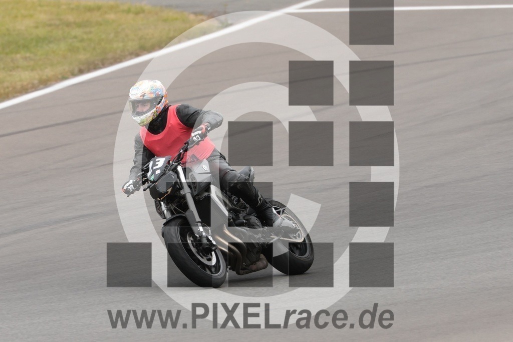 0023-20250522_00794 | Schöne Erinnerungen an spannende Momente - das festzuhalten ist unser Job. PIXELrace.de ist seit 2003 auf den Rennstrecken Europas unterwegs um die Action draußen beim Fahren und die wunderbare Stimmung imm Fahrerlager für euch einzufangen.