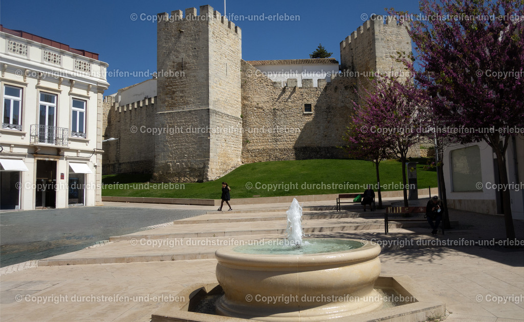 Burg mit Springbrunnen in Loulé, Algarve | Burg mit Springbrunnen in Loulé, Algarve - Realisiert mit Pictrs.com