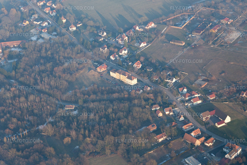 Aerial view: View of the town in Preuschdorf in the state Bas-Rhin, France. – Photo: IMG_096359.jpg taken on 01/21/2017 by Werner Riehm/FLY-FOTO.com – Resolution of the original: 5472 x 3648 px