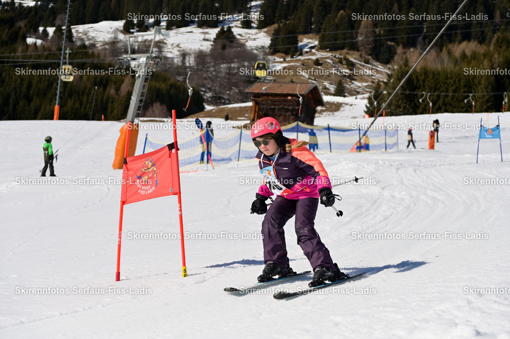 SRF_27.02.2026_908 | Skirennfotos,Serfaus,Fiss,Ladis,Kinderskirennen,Winter,Tirol,Oberland,skirace,SFL,feelfree,weil wir's genießen,ski,Ski,skifahren,Sonnenplateau, - Realisiert mit Pictrs.com