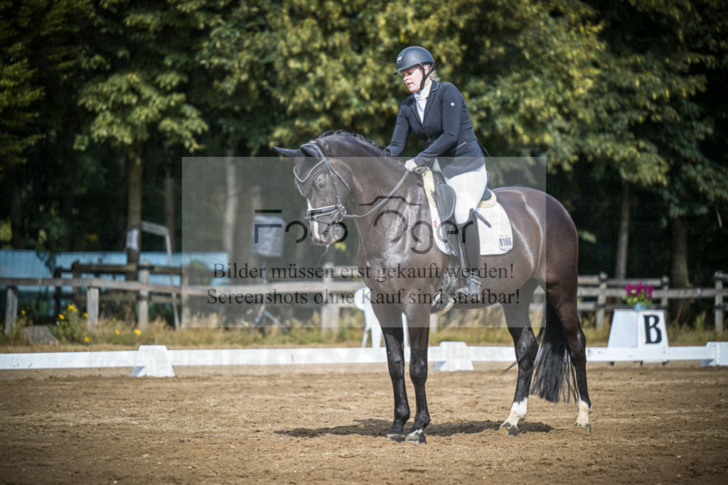 DOS_0329 | Entdecke hochwertige Reitturnierfotos von Foto Oger. Professionell, emotional und authentisch – jetzt Lieblingsmomente im Shop bestellen.Deutschlandweite Turnierfotografie. - Realisiert mit Pictrs.com