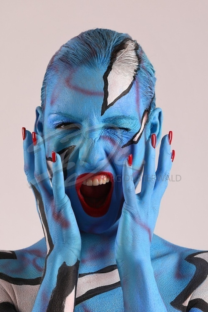 Bodypainting-LIGHTBLUE_0393b2 | #016 | Modell: Karo | Foto: Andreas Meier - Realisiert mit Pictrs.com