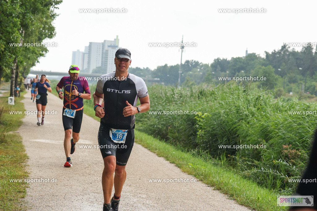 LUR_1473 | 34. M-net Erlanger Triathlon 2025 #erlangertriathlon  #mnettriathlon2025 #mnettriathlon #team #olympischedistanz #mitteldistanz #triathlon #maindonaukanal  #erlangertriathlon2025 #yourpictrs #tv1848 #tv1848erlangen  #triathlonbayern #sportinerlangen #demsportverbunden #sportshot_your_pictrs Copyright: www.sportshot.de