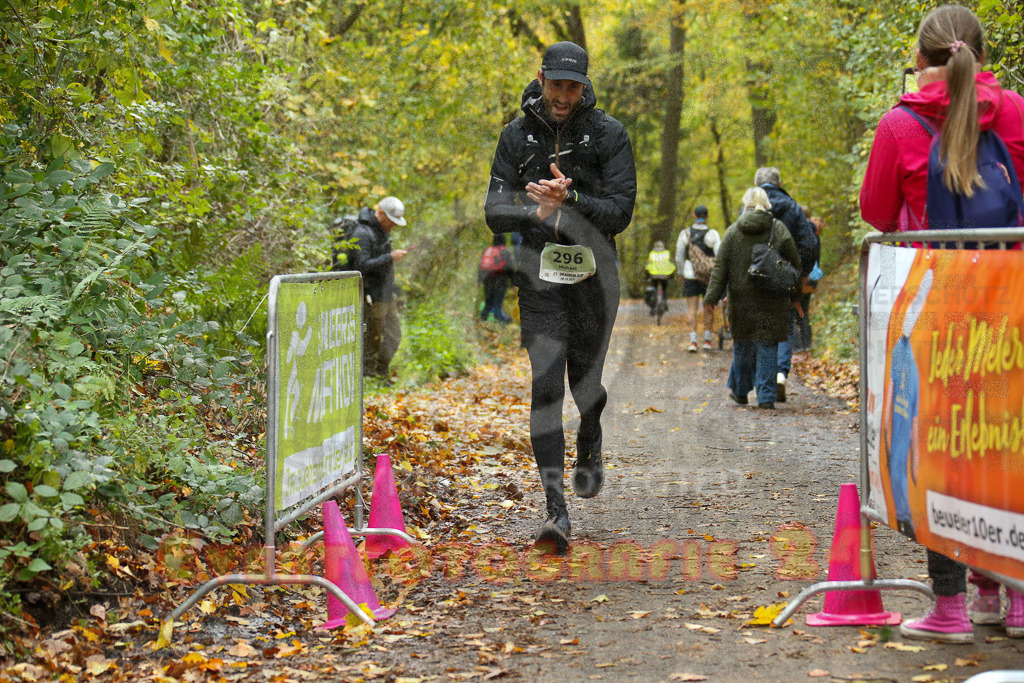 251026_1323_EX1_3285 | Sportfotografie im Rhein-Sieg Kreis, Köln, Bonn, NRW, Rheinland Pfalz, Hessen, etc. Unser Tätigkeitsfeld umfasst den Laufsport vom Volkslauf über den Marathon, Duathlon, Triathon bis zum Ultralauf wie Kölnpfad Ultra oder Schindertrail.