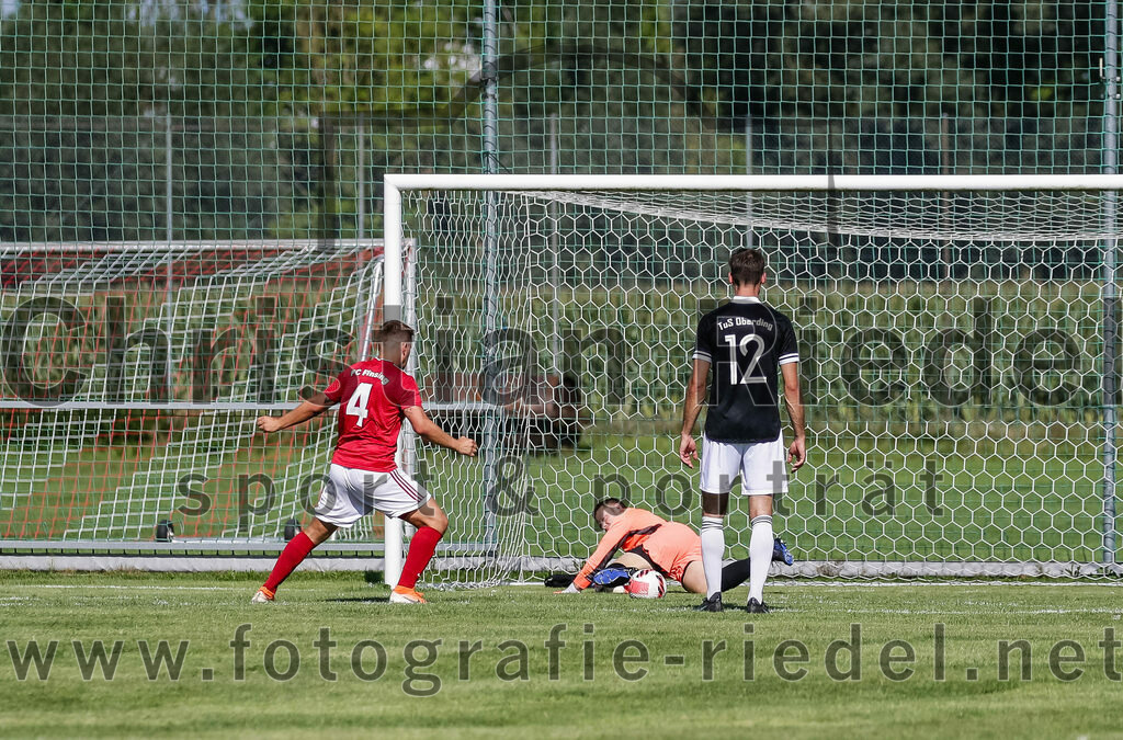2023-08-20_004_TuS_Oberding_gegen_FC_Finsing_II | Oberding, Deutschland, 20.08.2023:
Fußball, Kreisklasse 2023 / 2024, 3. Spieltag, TuS Oberding gegen FC Finsing II, Endergebnis: 1:1

Stefan Jell (FC Finsing, #4), Torwart Alexander Strobl (TuS Oberding, #1), Markus Weber (TuS Oberding, #12)

Foto: Christian Riedel / fotografie-riedel.net
