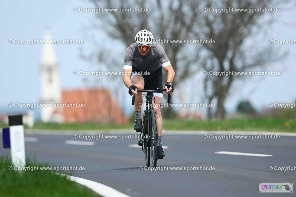877_TRA56145 | Neusiedlersee Radmarathon 2026@sportshot_your_pictrs #yourpictures#roadtowm2029 #nrm #neusiedlerseeradmarathon #neusiedlersee #neusiedlerseetourismus #burgenland #mörbisch #nrm26 #burgenlandtourismus #voglundco #poweredbyburgenlandtourismus #radsport #rad #marathon #ucigranfondo #visitburgenland #ucigranfondoworldseries