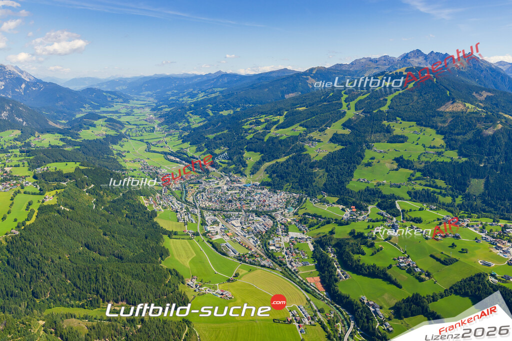 Luftaufnahme von Schladming - Die Luftaufnahme wurde 2025 vom UL-Flugzeug heraus erstellt ( keine Drohne ) - Hochauflösende Luftaufnahme - für professionelle Ausdrucke geeignet. Die Geschenkidee !Mit Lizenz und Bildrechte bestellbar