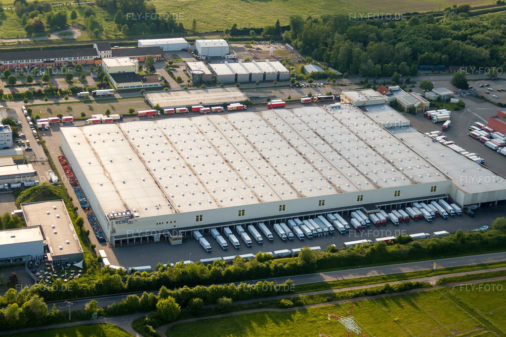 Luftbild: Gebäudekomplex und Gelände des Logistikzentrums der Rewe Markt Gmbh Frische Zentrum in Wiesloch im Bundesland Baden-Württemberg in Deutschland. Foto: IMG_27718.jpg vom 24.05.2010 durch Werner Riehm/FLY-FOTO.de