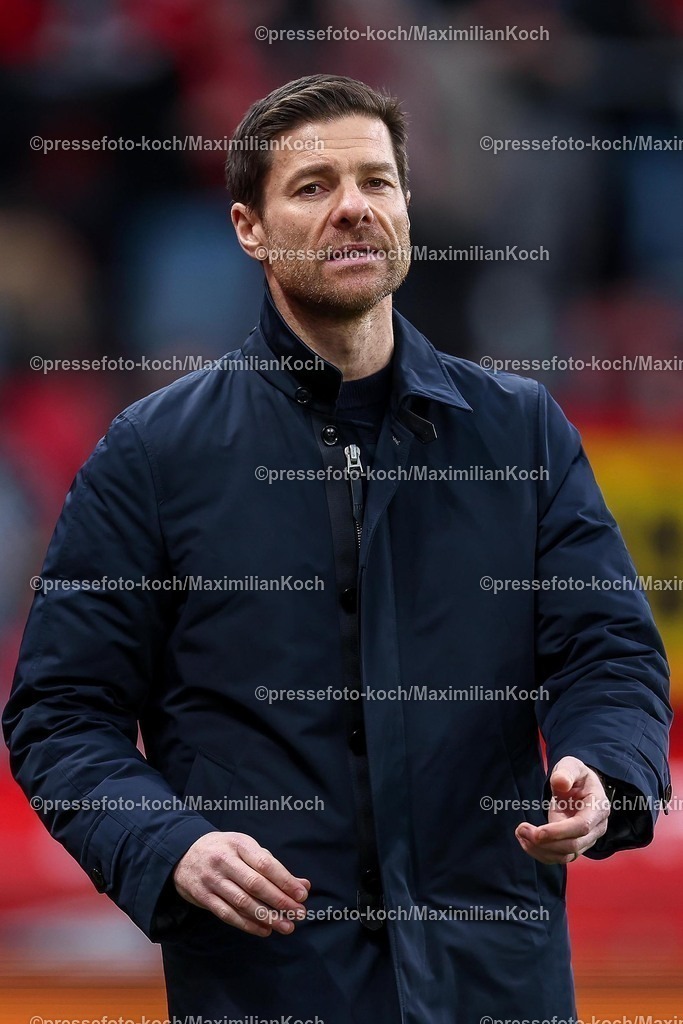 Lev02022502135 | 02.02.2025, Fußball, Bayer 04 Leverkusen - TSG 1899 Hoffenheim, 1. Fußball Bundesliga, 20. Spieltag, BayArena, Saison 2024 2025: Cheftrainer Xabi Alonso (Bayer 04 Leverkusen Trainer)DFB regulations prohibit any use of photographs as image sequences and or quasi-video.