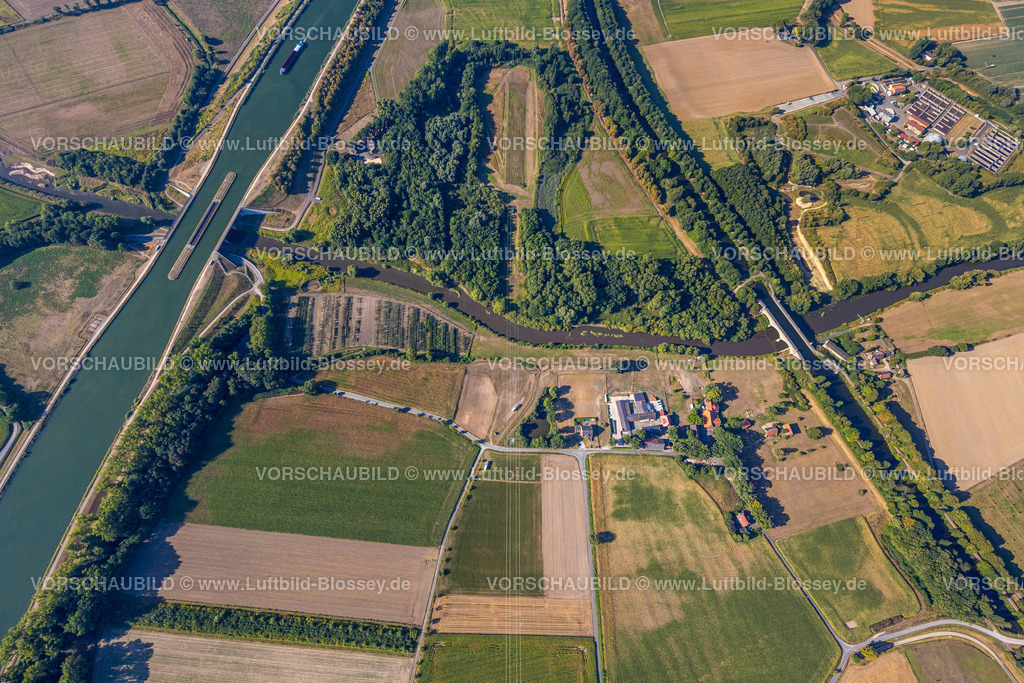 Olfen220805681Lippe | Luftbild, Kanalbrücke Lippe Neue Fahrt, Kanalbrücke Lippe Alte Fahrt, Dortmund-Ems-Kanal, Binnenschifffahrt, NSG Lippeaue, Fluss- und Auenentwicklung der Lippe Vogelsang, Renaturierung, Stadtgrenze Olfen-Datteln, Pelkum, Datteln, Ruhrgebiet, Nordrhein-Westfalen, Deutschland