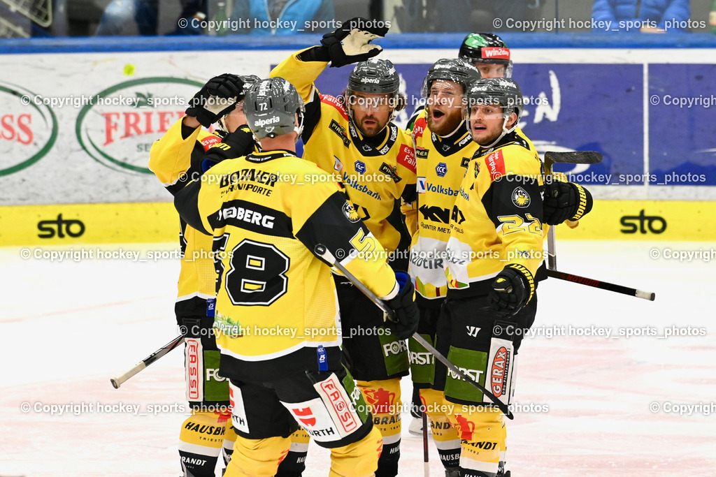 EC IDM Wärmepumpen VSV vs. HC Pustertal | #58 Svedberg John Viktor Alexander HC PUSTERTAL, #22 Mantinger Matthias HC PUSTERTAL, Jubel HC Pustertal Mannschaft, EC IDM Wärmepumpen VSV vs. HC Pustertal, EC IDM Wärmepumpen VSV vs. HC Pustertal am 15.11.2024 in Villach (Stadthalle Villach), Austria, (Photo by Bernd Stefan)