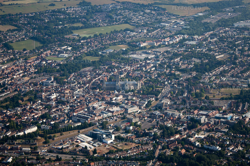 Vue aérienne: Canterbury à Thanington dans le département Angleterre, Grande Bretagne – .Photo: IMG_58606.jpg prise le 18/07/2013 par Werner Riehm/FLY-FOTO.eu – Résolution de l'original: 4752 x 3168 px