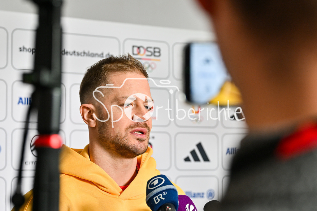 Einkleidung Team D Milano Cortina 2026 | Munich, GERMANY - 12. JANUARY: Moritz Müller (Eiskockeyspieler Kölner Haie) gibt ein Interview bei der Einkleidung des Teams D am 12.01.2026 in der MTC world of fashion in München