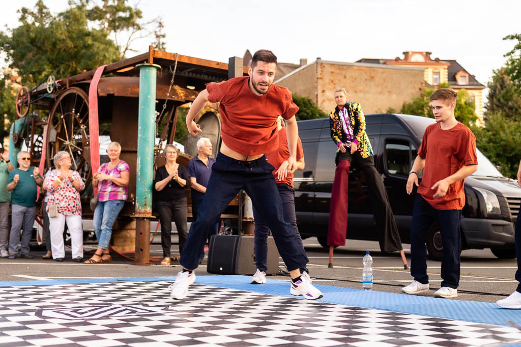 Breakdance mit The Saxonz am Forte Belvedere Leisnig | Breakdance mit The Saxonz am Forte Belvedere Leisnig zum Festival Hallo Leisnig 2022. - Realisiert mit Pictrs.com