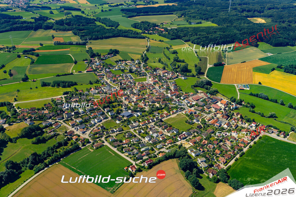 Die Luftaufnahme Klingen - Aichach wurde 2022 vom Flugzeug aus (keine Drohne) erstellt. Hohe Auflösung -für große Poster und Wandbilder geeignet - Garantiert!