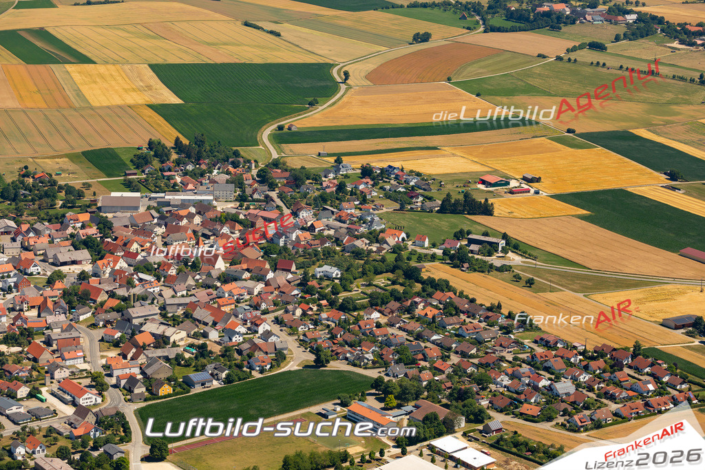 Aktuelles Luftbild von  Nellingen - Die Luftaufnahme wurde 2022 mittels UL-Flugzeug erstellt ( keine Drohne ) - hochauflösende Kamera-Systeme von  Canon -Beste Qualität - Für grossformatige Ausdrucke geeignet. Die Geschenkidee !