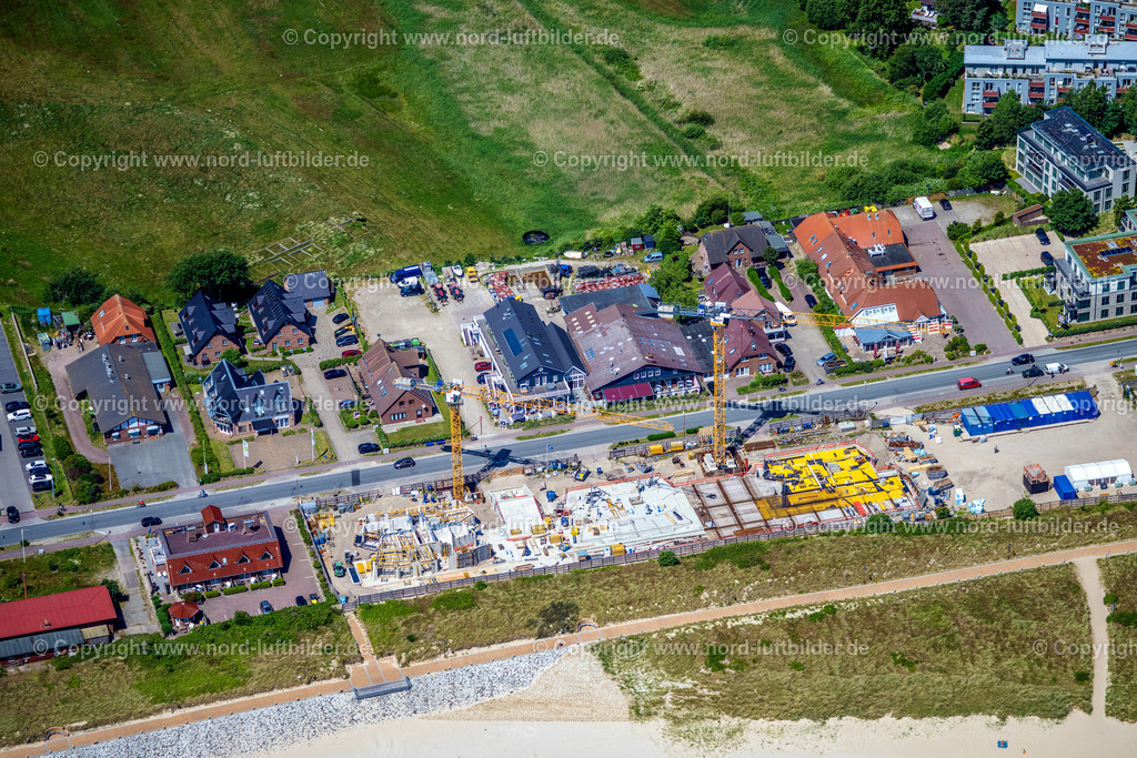 Sylt_List_Sylter_Royel_Dittmeyers_Austern_Companie_Baustelle_Prien_ELS_1426210625 | LIST AUF SYLT 21.06.2025 Baustelle zum Neubau eines Mehrfamilien- Wohnhauses " The Dunes " an der Hafenstraße, Oststrand Promenade in List auf Sylt im Bundesland Schleswig-Holstein, Deutschland. Weiterführende Informationen bei: AUG. PRIEN Bauunternehmung (GmbH & Co. KG),  AUG. PRIEN Immobilien  Gesellschaft für Projektentwicklung mbH,  Immobilienmanagement Nord GmbH,  Peter Peters Immobilien GmbH & Co. KG. // Construction site for the multi-family residential building " The Dunes " on street Hafenstrasse, Oststrand Promenade in List auf Sylt in the state Schleswig-Holstein, Germany. Further information at: AUG. PRIEN Bauunternehmung (GmbH & Co. KG),  AUG. PRIEN Immobilien  Gesellschaft fuer Projektentwicklung mbH,  Immobilienmanagement Nord GmbH,  Peter Peters Immobilien GmbH & Co. KG. Foto: Martin Elsen
