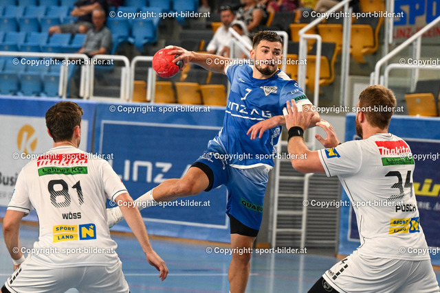 AUT, HLA, HC Linz AG vs Jags Voeslau | 09.09.2023, Sporthauptschule Linz-Kleinmuenchen, AUT, HLA, HC Linz AG vs Jags Voeslau, im Bild Mislav Grgic (Linz) vs Richard Woess (Voeslau), Fabian Posch (Voeslau)

// HLA, Handball Liga Austria Match between HC Linz AG and Jags Voeslau in Linz, Austria on 2023/09/09