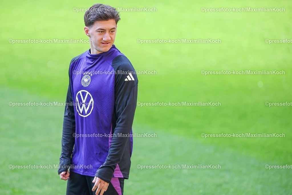 DFB22032502032 | 22.03.2025, Fußball, Abschlusstraining und Pressekonferenz vor dem Nations League  Viertelfinale Deutschland - Italien, Signal Iduna Park, Saison 2024 2025: Angelo Stiller (GER #16) DFB regulations prohibit any use of photographs as image sequences and or quasi-video.