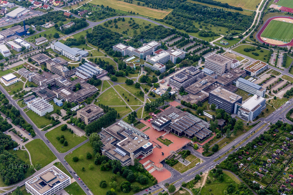 Luftbild: Campus- Universität und Universitätsbibliothek Würzburg im Ortsteil Frauenland in Würzburg im Bundesland Bayern in Deutschland. Foto: IMG_089823.jpg vom 11.06.2016 durch Werner Riehm/FLY-FOTO.de