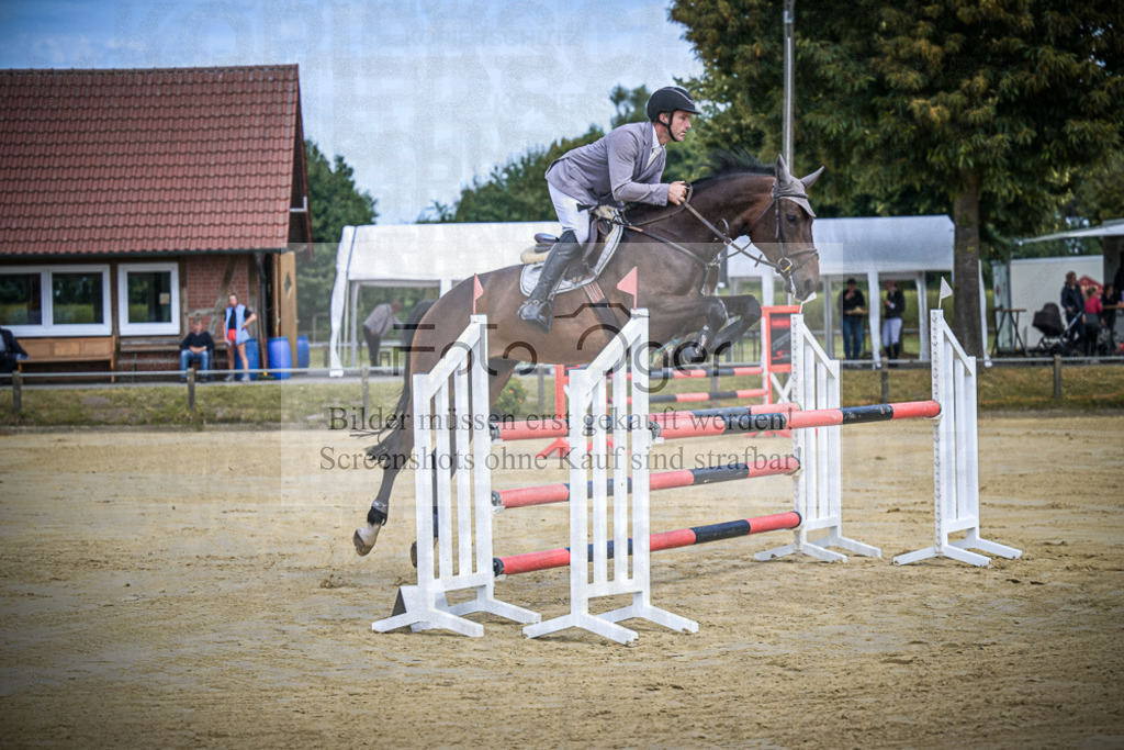 DOS_6868 | Entdecke hochwertige Reitturnierfotos von Foto Oger. Professionell, emotional und authentisch – jetzt Lieblingsmomente im Shop bestellen.Deutschlandweite Turnierfotografie. - Realisiert mit Pictrs.com