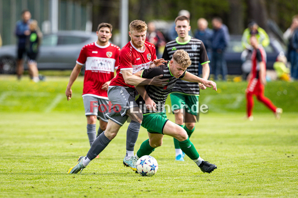 FC Wildsteig/Rottenbuch gegen TuS Geretsried II | Fußball Kreisliga Herren Oberbayern Zugspitze Gruppe 1 2025/26, FC Wildsteig/Rottenbuch gegen TuS Geretsried II, 20250427,Zweikampf,2025-04-27 in Rottenbuch (Sportplatz Rottenbuch), Romas LEITNER (FC Wildsteig/Rottenbuch 5), Thomas SCHNADERBECK (TuS Geretsried II 14)Copyright: WolfgangxLindner www.foto-lindner.de