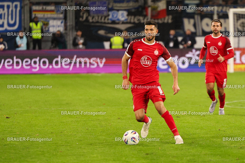 MSV Duisburg - Rot-Weiss Essen  | Duisburg, Deutschland, 26.10.2025 Klaus Gjasula  (Rot-Weiss Essen) Einzelaktion  während des 3.Liga Spiels zwischen MSV Duisburg und Rot-Weiss Essen in der Schauinsland-Reisen-Arena am 26.10.2025 in Duisburg (Foto von Timo Bluhmki-Schmidt/ Brauer Fotoagentur