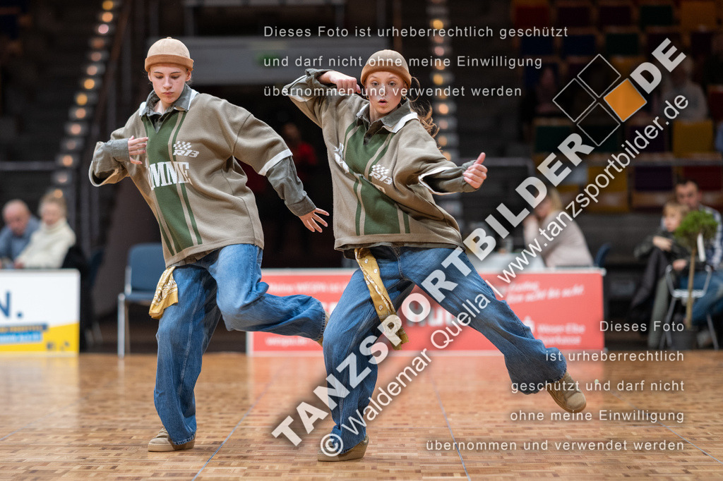 20250125-10099 | Hier finden Sie Tanz Bilder vom Latein und Standard Formationen tanzen. Sportbilder vom Tanzsport. Schöne Fotos und von Weltmeisterschaft, Europameisterschaft, Bundesliga, Regionalliga, Oberliga und Landesliga sowie von GOC Stuttgart, DanceComp, WM Bremen