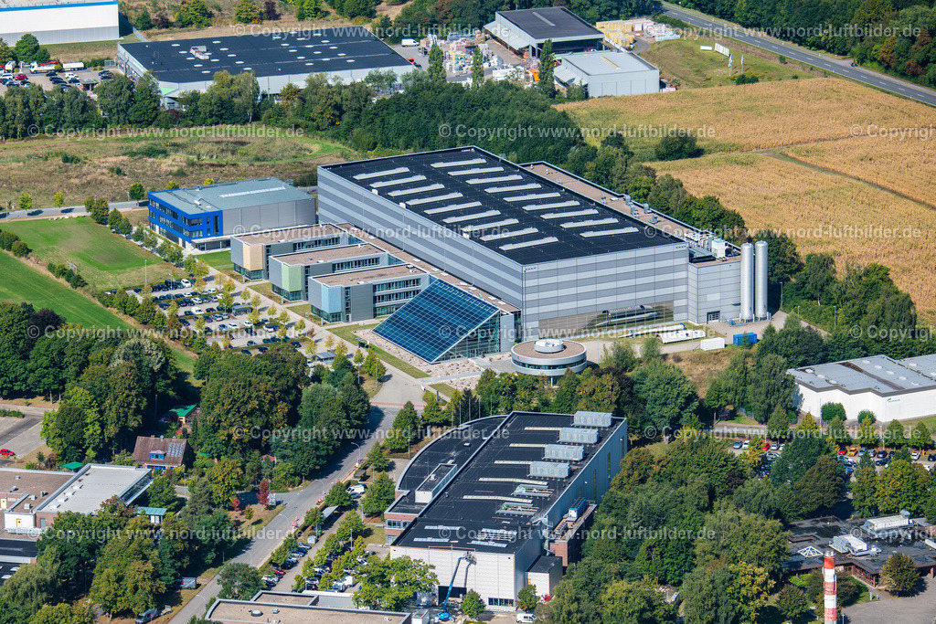 Stade_CFK_Solarhalle_ELS_2778200922 | STADE 20.09.2022 Gebäude und Produktionshallen auf dem Fabrikgelände der CFK NORD Betriebsgesellschaft mbH & Co. KG an der Straße Sophie-Scholl-Weg in Stade im Bundesland Niedersachsen, Deutschland. Weiterführende Informationen bei: CFK NORD Betriebsgesellschaft mbH & Co. KG,  GOLDBECK GmbH. // Building and production halls on the premises of CFK NORD Betriebsgesellschaft mbH & Co. KG on street Sophie-Scholl-Weg in Stade in the state Lower Saxony, Germany. Further information at: CFK NORD Betriebsgesellschaft mbH & Co. KG,  GOLDBECK GmbH. Foto: Martin Elsen