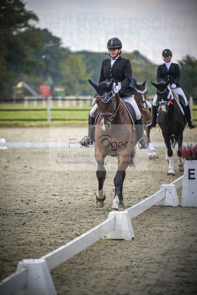 DOS_B783 | Entdecke hochwertige Reitturnierfotos von Foto Oger. Professionell, emotional und authentisch – jetzt Lieblingsmomente im Shop bestellen.Deutschlandweite Turnierfotografie. - Realisiert mit Pictrs.com