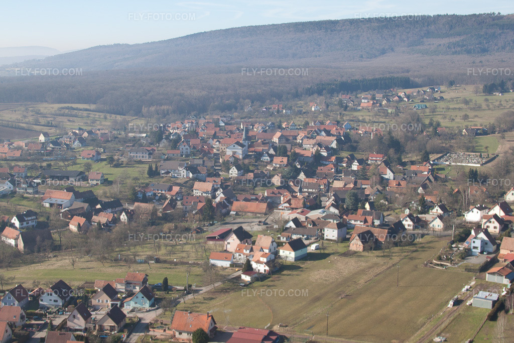 Aerial view: View of the town in Lampertsloch in the state Bas-Rhin, France.Photo: IMG_37405.jpg taken on 02/07/2011 by Werner Riehm/FLY-FOTO.comResolution of the original: 4752 x 3168 px